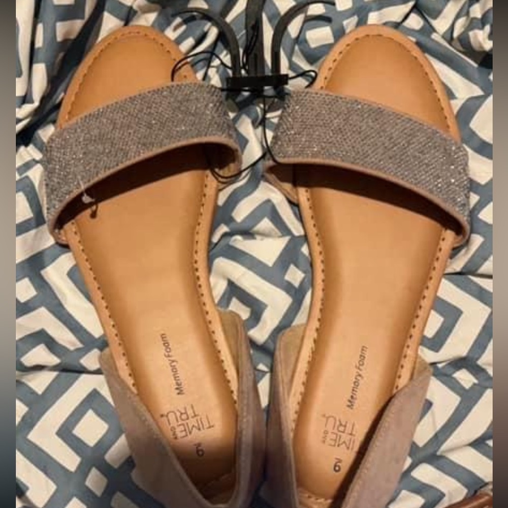 Brand new women’s time and tru flat sandals size 9